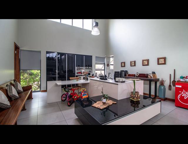 4 BEDROOM FREEHOLD FOR SALE IN LAKESIDE VILLAGE